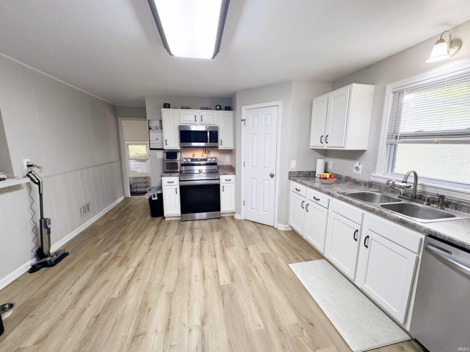 Listing Image 6