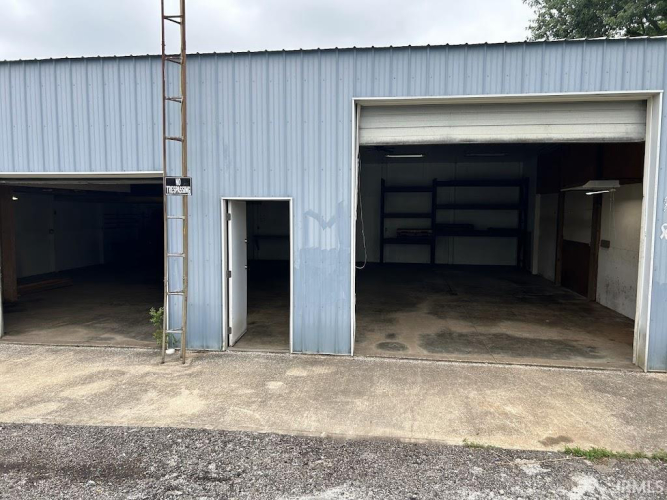Listing Image 4