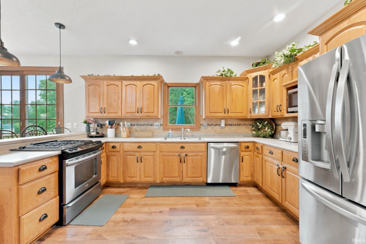 Listing Image 11