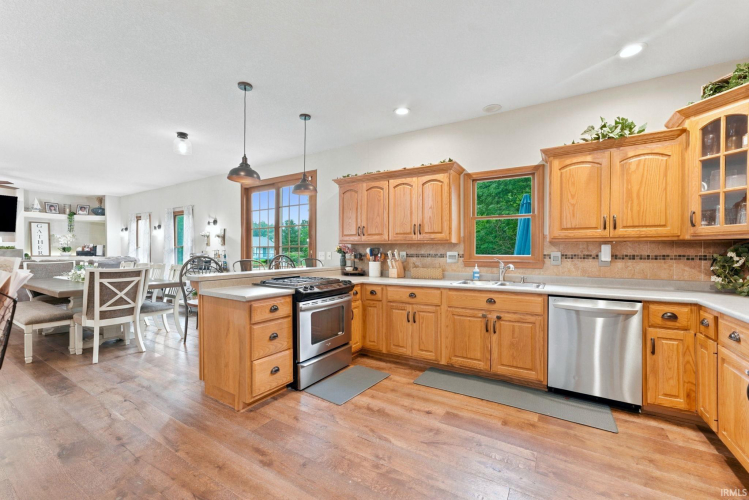 Listing Image 12