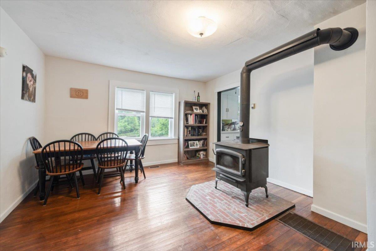 Listing Image 6