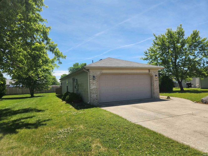 Listing Image 4