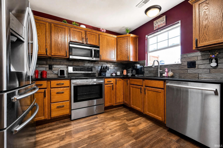 Listing Image 12
