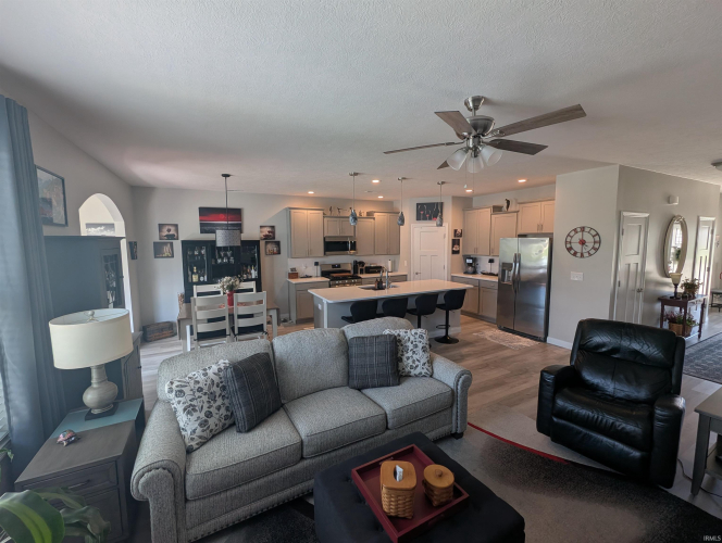 Listing Image 11
