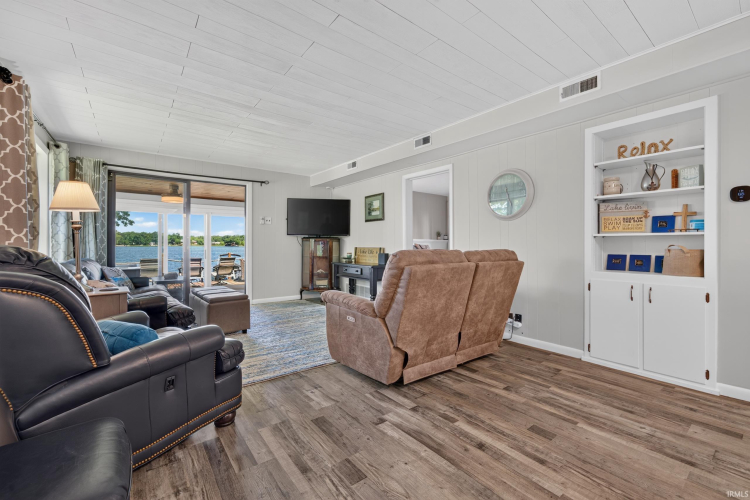 Listing Image 16