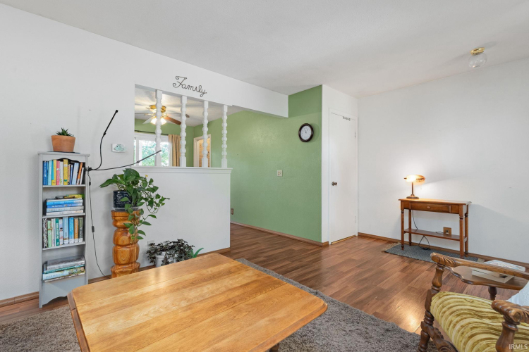 Listing Image 5
