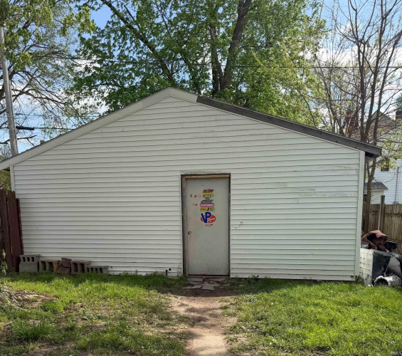 Listing Image 4