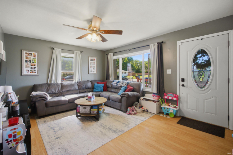 Listing Image 3