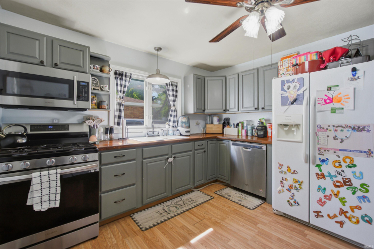 Listing Image 6