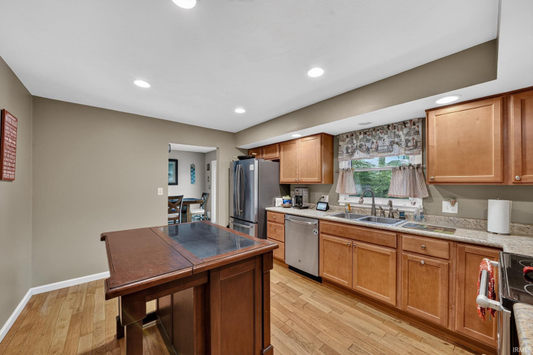 Listing Image 8