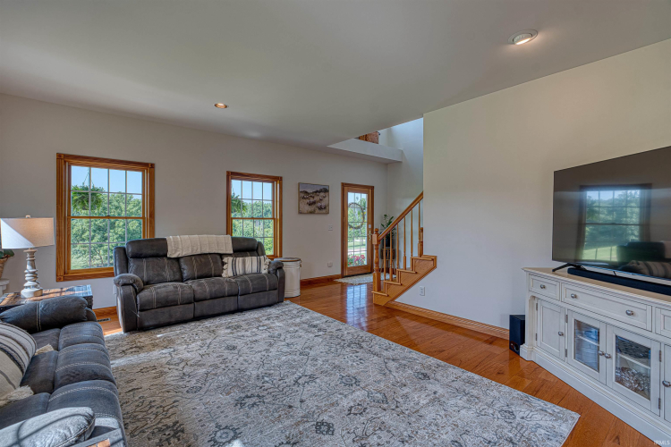 Listing Image 4