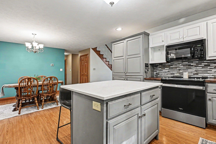 Listing Image 6
