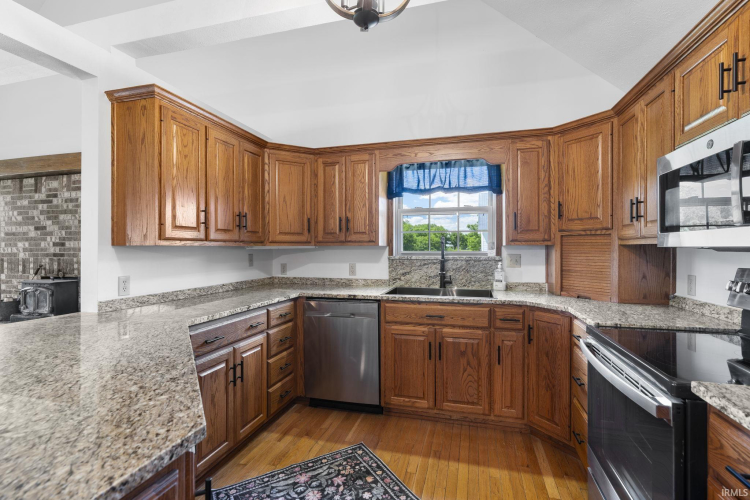 Listing Image 9