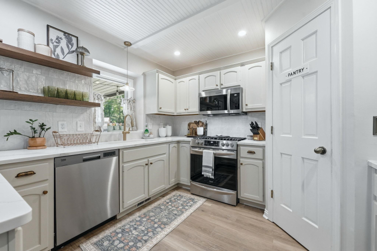 Listing Image 18