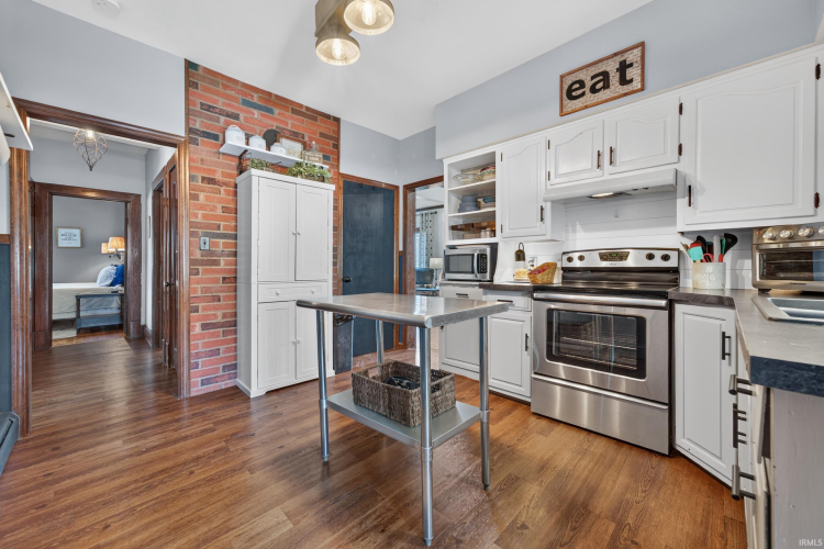 Listing Image 11