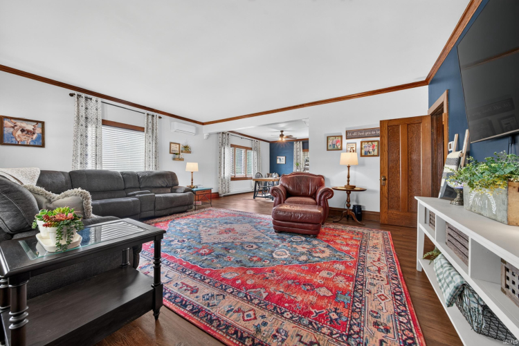 Listing Image 4
