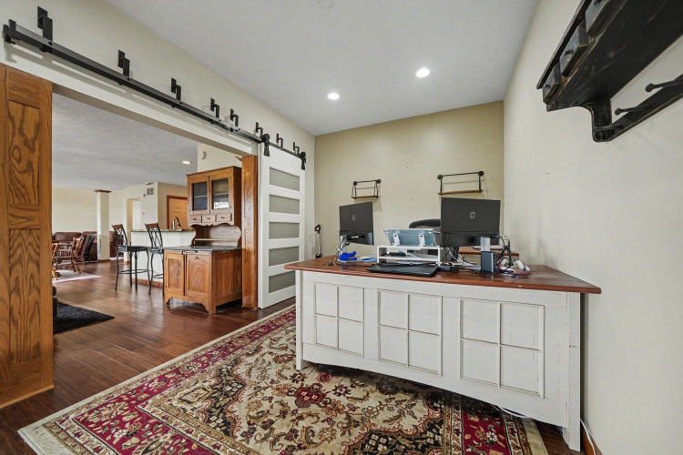 Listing Image 11