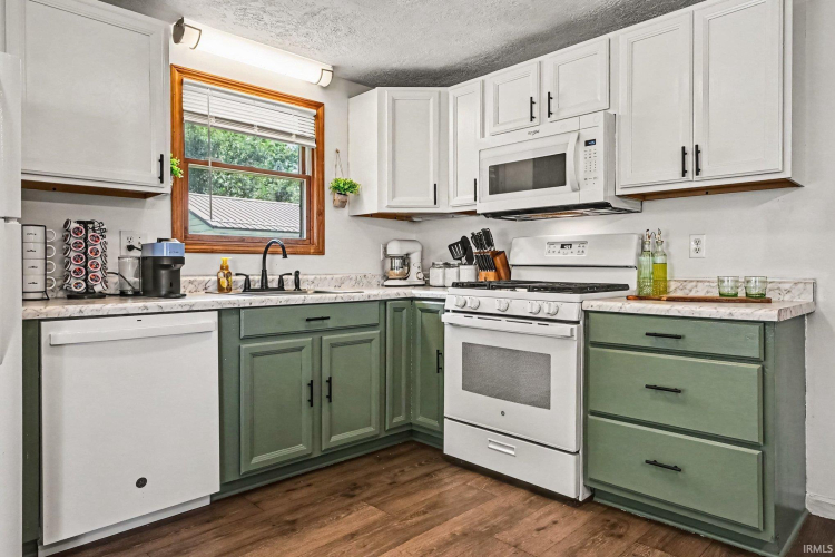 Listing Image 8
