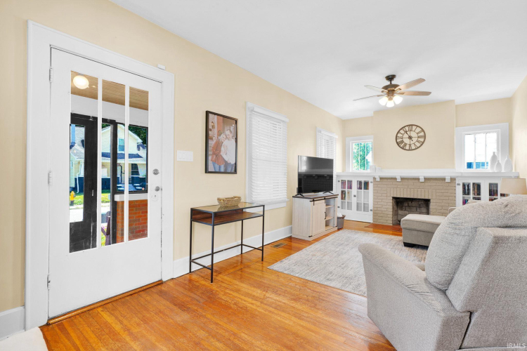 Listing Image 6