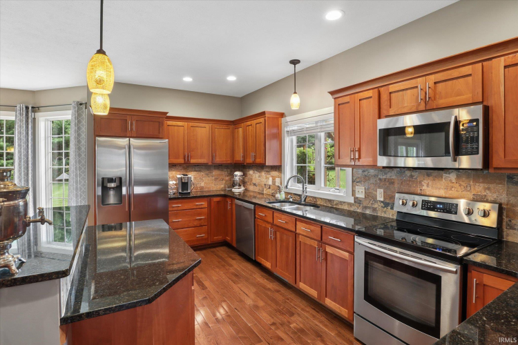 Listing Image 15