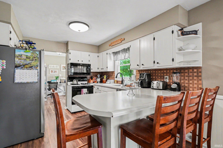 Listing Image 11