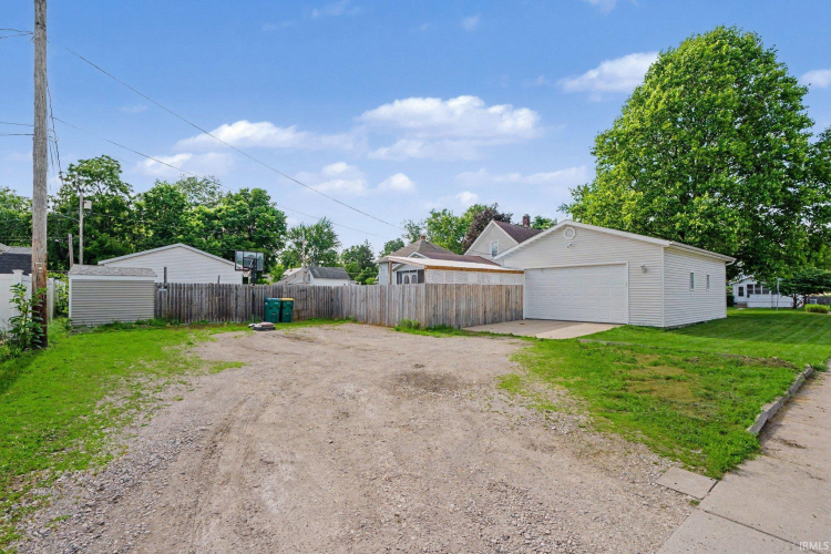 Listing Image 16