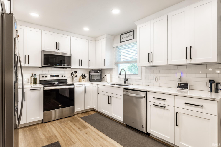 Listing Image 12