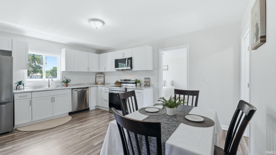 Listing Image 12