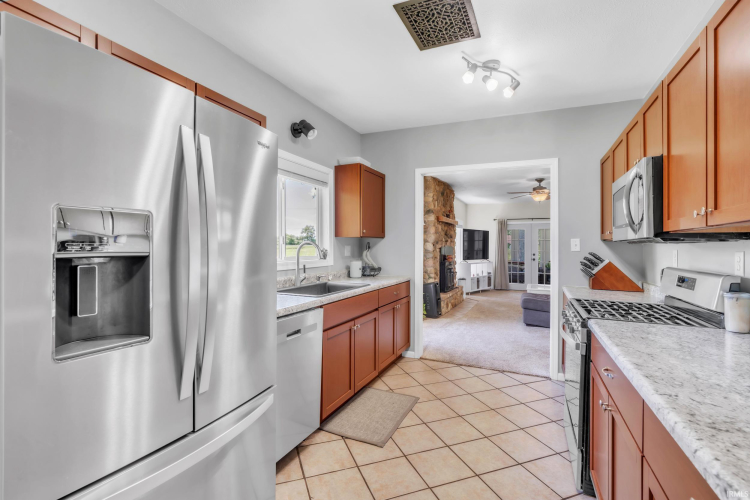 Listing Image 12