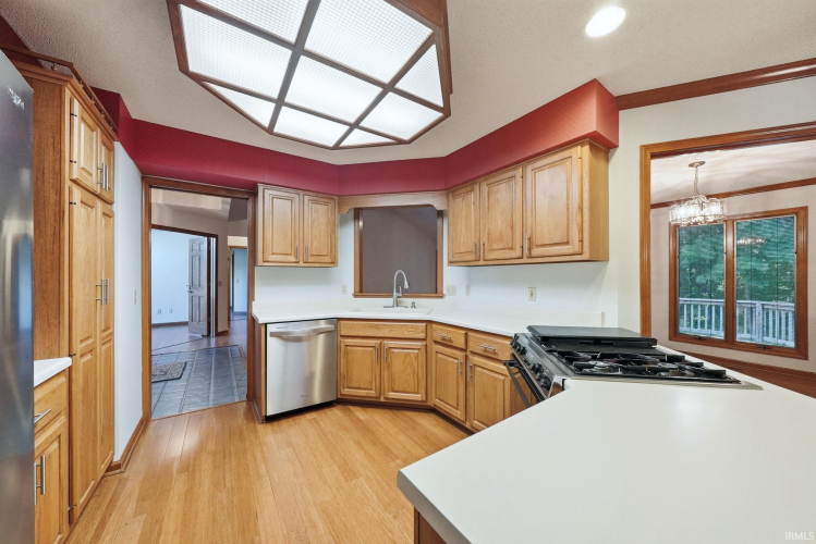 Listing Image 12