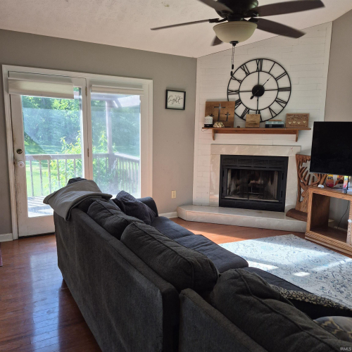 Listing Image 8