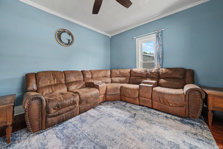 Listing Image 4