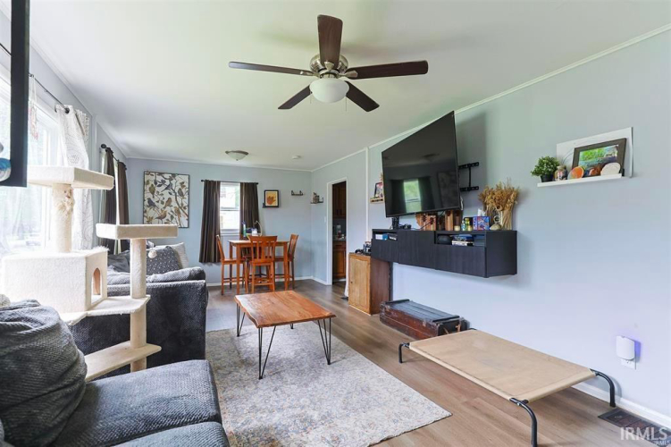 Listing Image 6