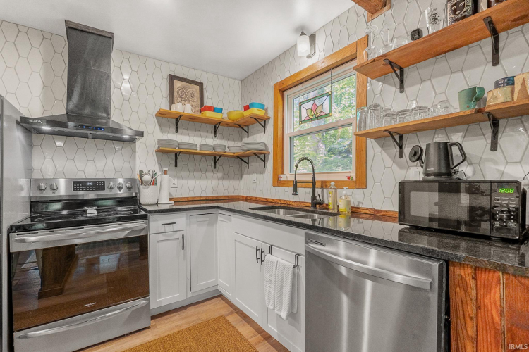 Listing Image 10