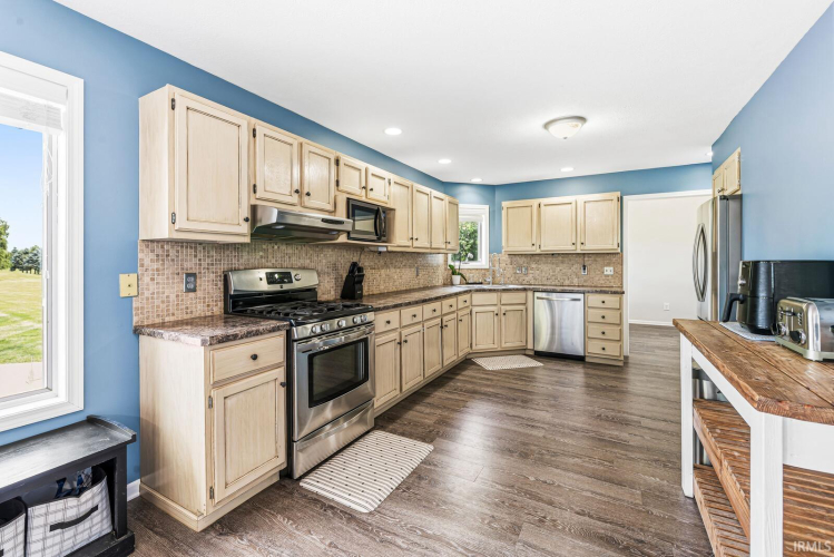 Listing Image 10