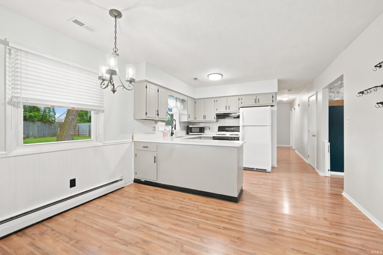 Listing Image 16