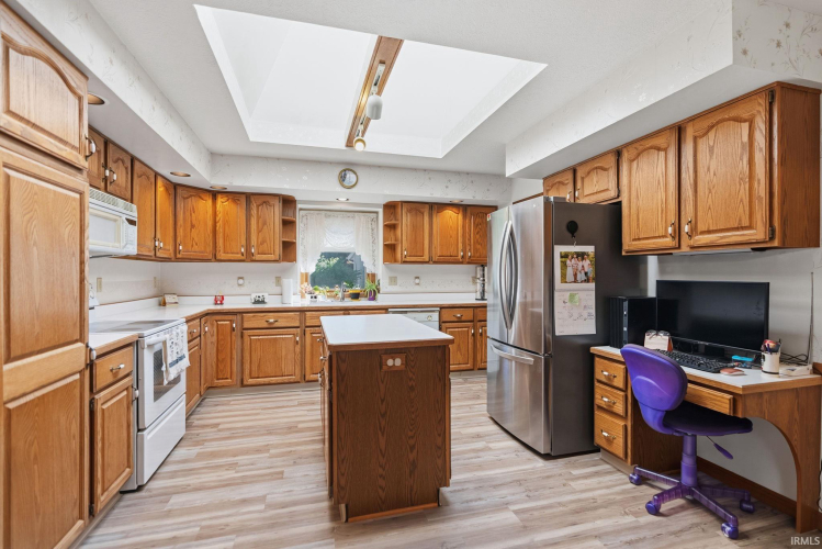 Listing Image 9