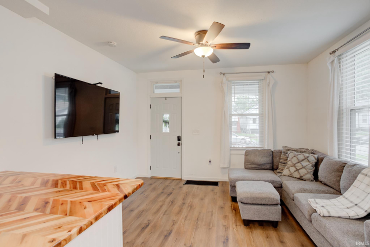 Listing Image 8