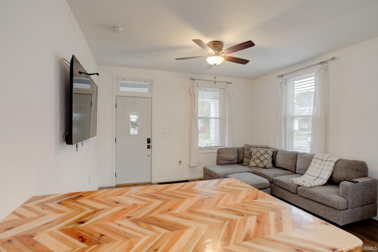 Listing Image 10