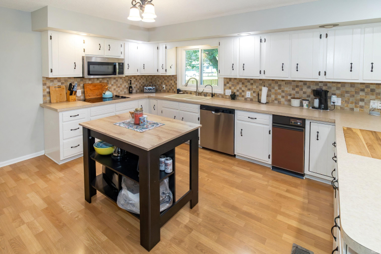 Listing Image 9