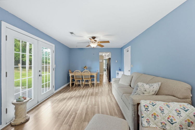 Listing Image 12