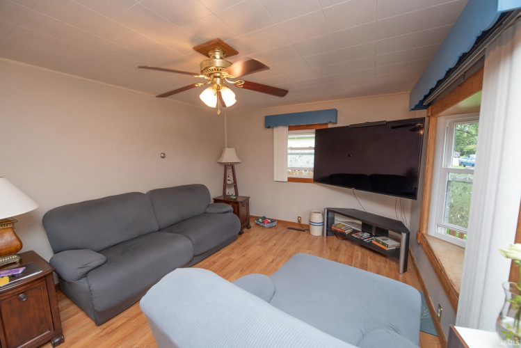 Listing Image 5