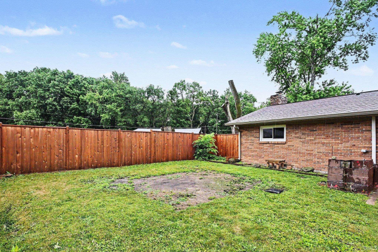 Listing Image 25