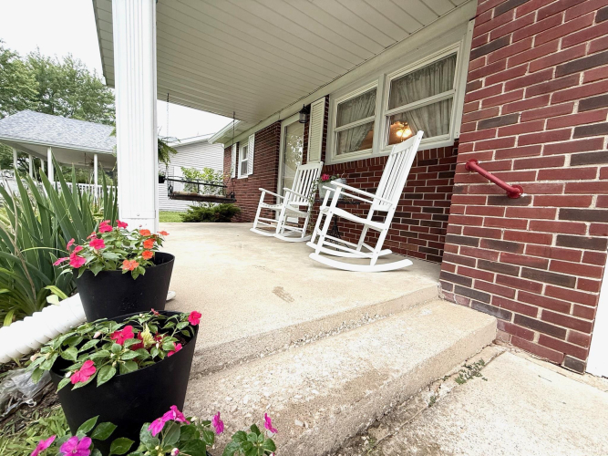 Listing Image 5