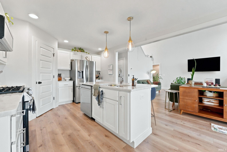 Listing Image 15