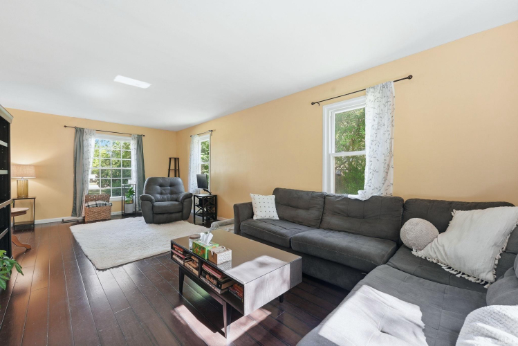 Listing Image 11