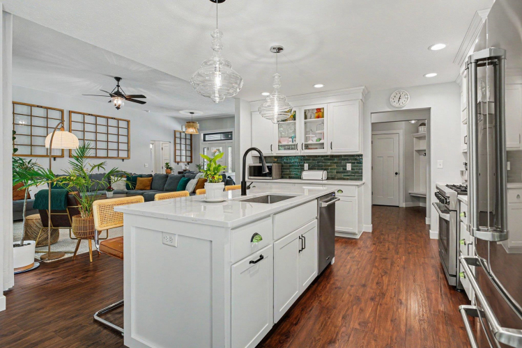 Listing Image 11