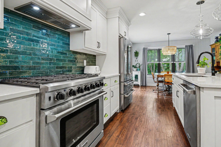 Listing Image 10