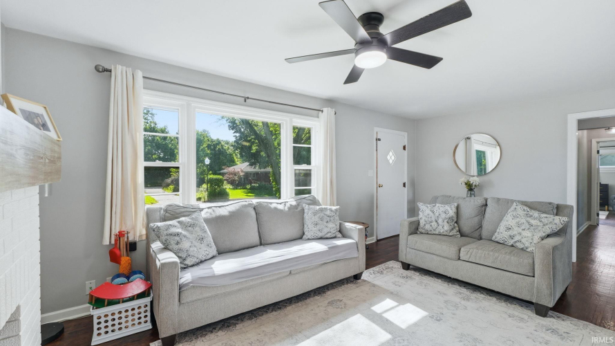 Listing Image 11