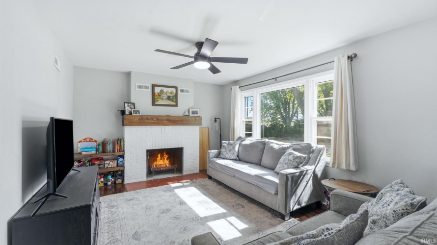 Listing Image 8